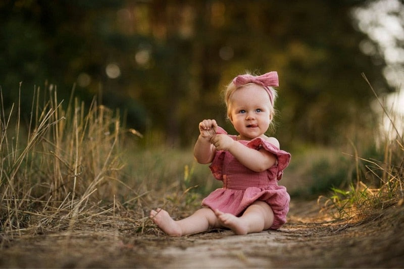 macaquinho de verão bebê menina algodão texturizado orgânico 3 6 9 12 18 24 meses  babado botão abotoadura fofo chique festa passeio laço lacinho verão fresco fresquinho leve roupa criança infantil rosa escuro